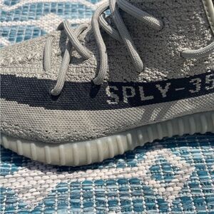 Adidas Yeezy boost 350 v2 men’s size 9.5
